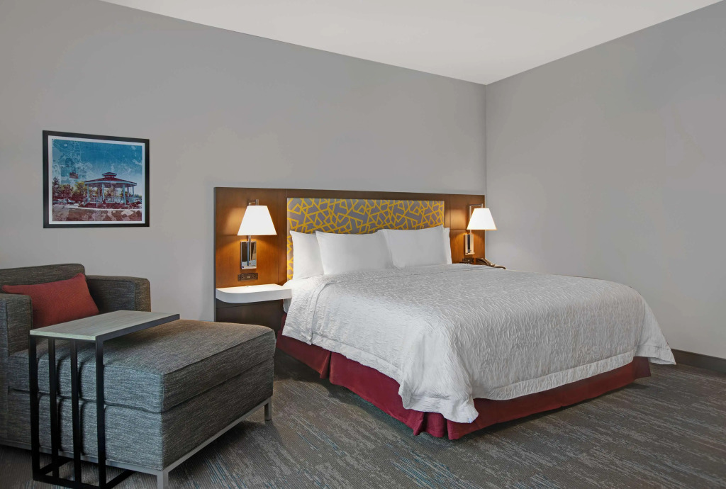 Hampton Inn & Suites Dallas - Farmers Branch