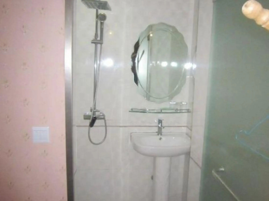 Jiangyang Business Hotel (Shanghai Jiamusi Road)