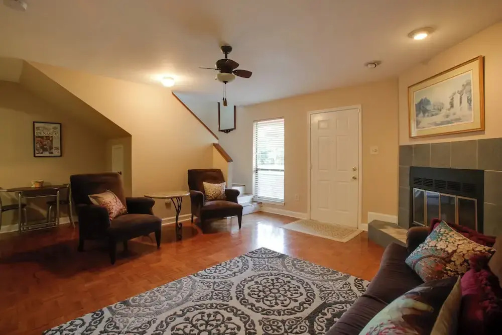 Baton Rouge Townhome w/ Pool Access - 7 Mi to Lsu!