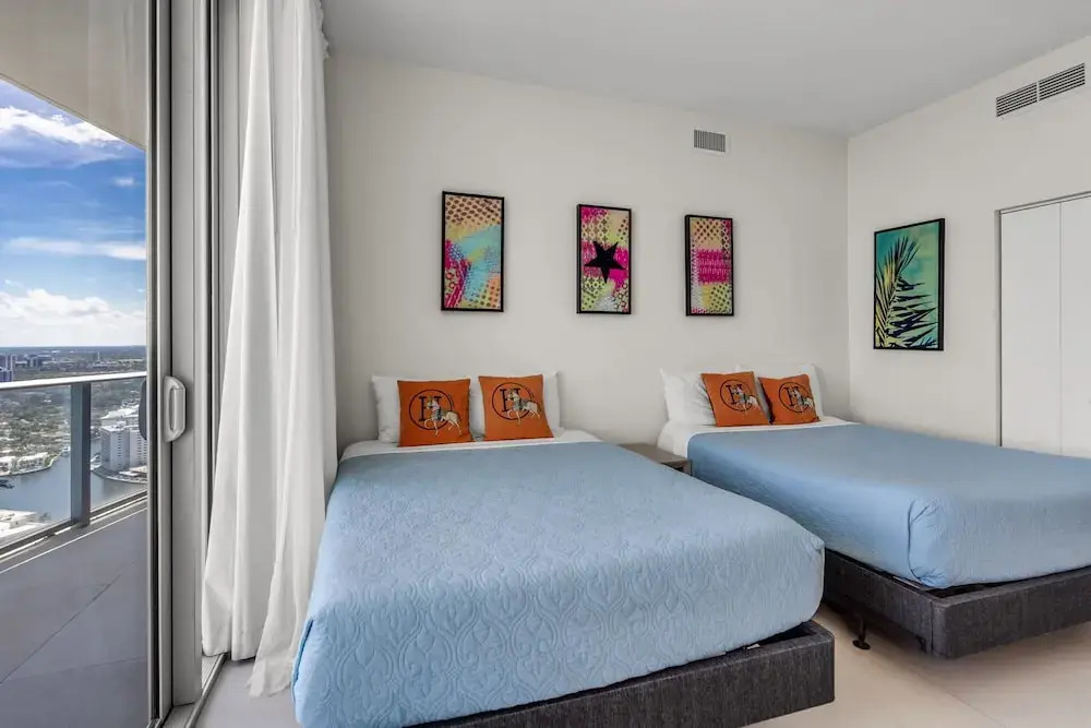 Luxury Penthouse! 4 BDR With Resort Amenities