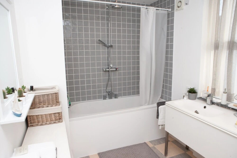 Charming 1 Bedroom House Close to City Centre