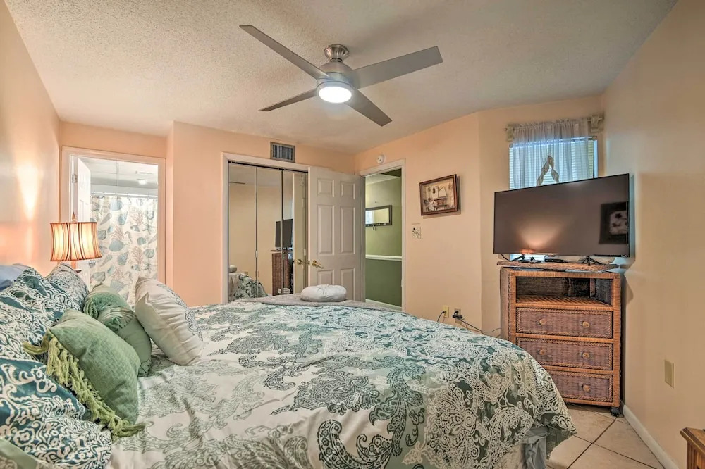 Murrells Inlet Condo w/ Ocean Views & Pool Access!