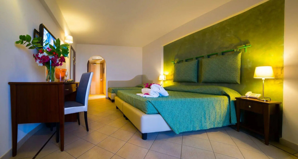 EliHotel