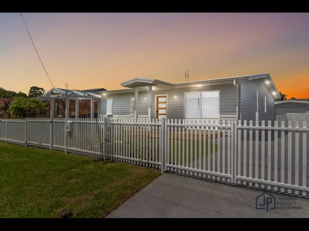 Elegant Beachside Retreat With Luxurious Amenities