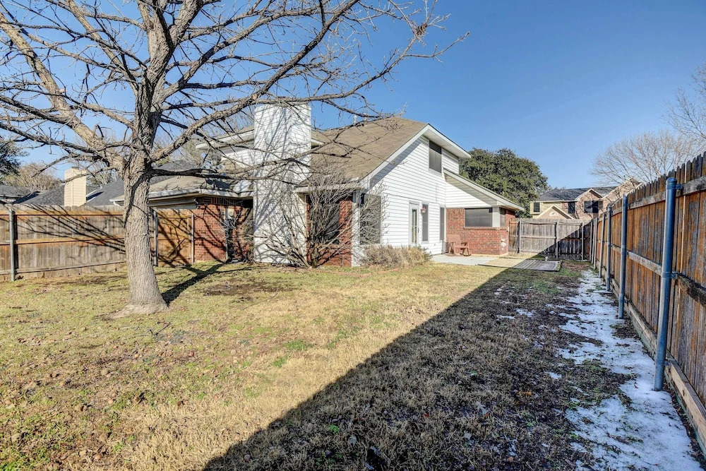 4 Mi to Joe Pool Lake: Home in Grand Prairie