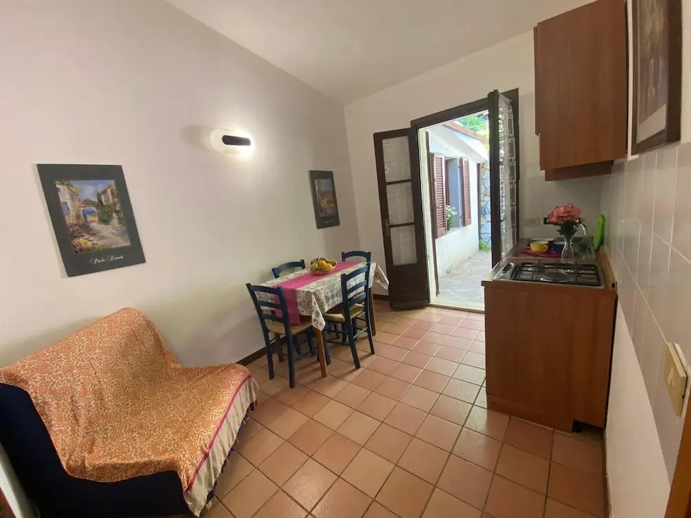 "beautiful Bilo for 2 or 3 pax Closed to the Innamorata Beach"