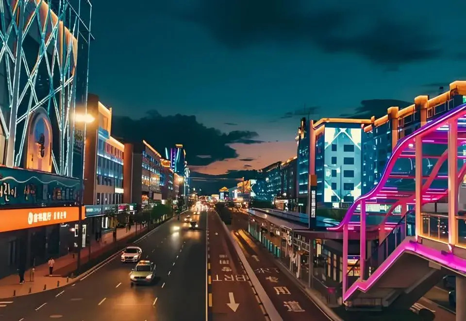Holiday Inn Golden Hyatt (Yanji Yanbian University Department Store)
