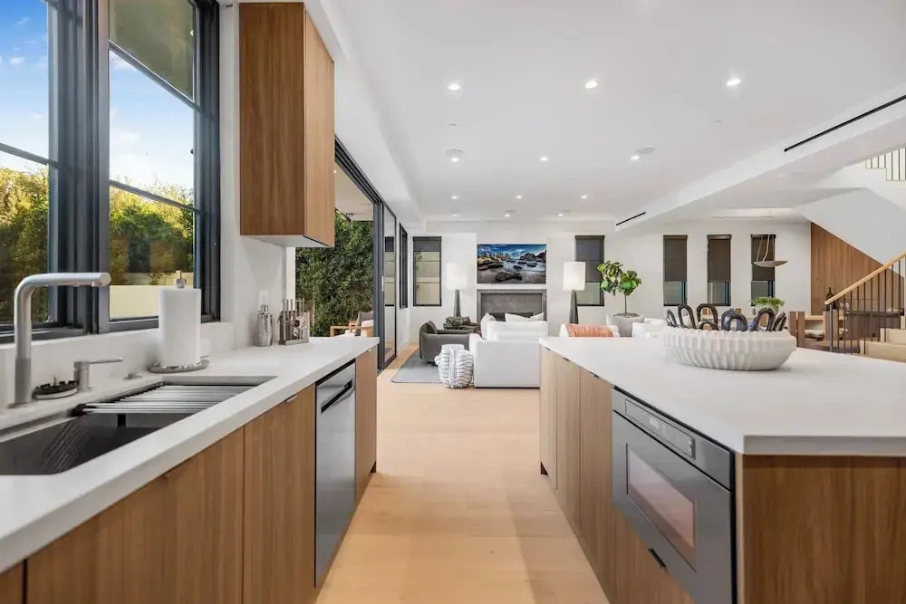 Colfax Estate   Modern Luxury Oasis in Prime Colfax Meadows