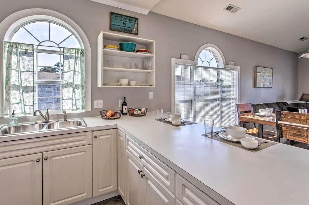 Pool & Golf Course Views: Myrtle Beach Condo