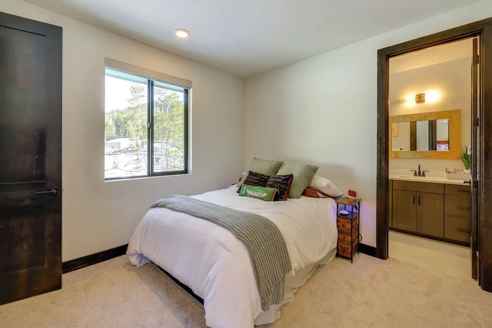 Luxe Soda Springs Retreat: Modern & Spacious!