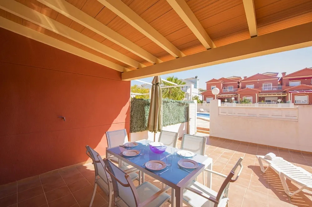 Bungalow - 4 Bedrooms with Pool - 104994
