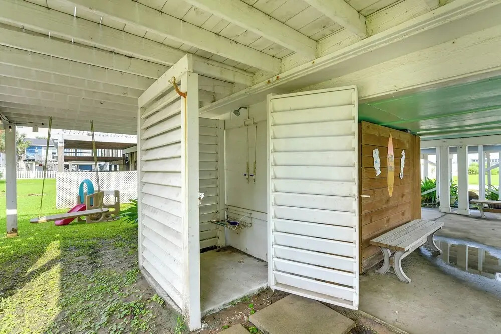 Walk to Beach: Galveston Family Getaway w/ Patio