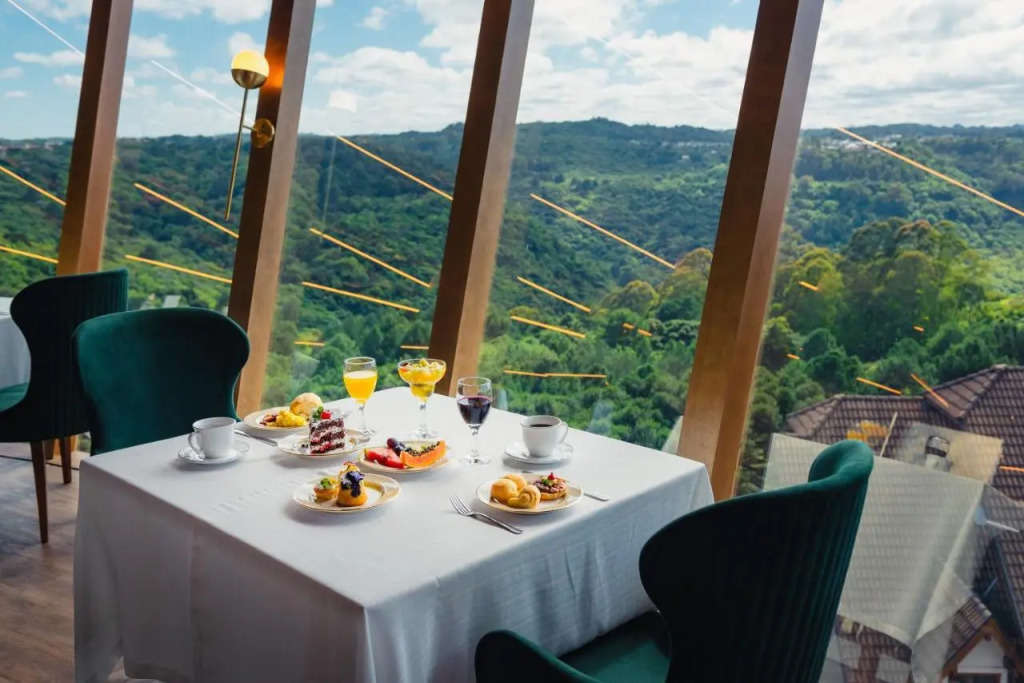 Hotel e Restaurante GIRATÓRIO RF Vision - A melhor vista 360 de Gramado