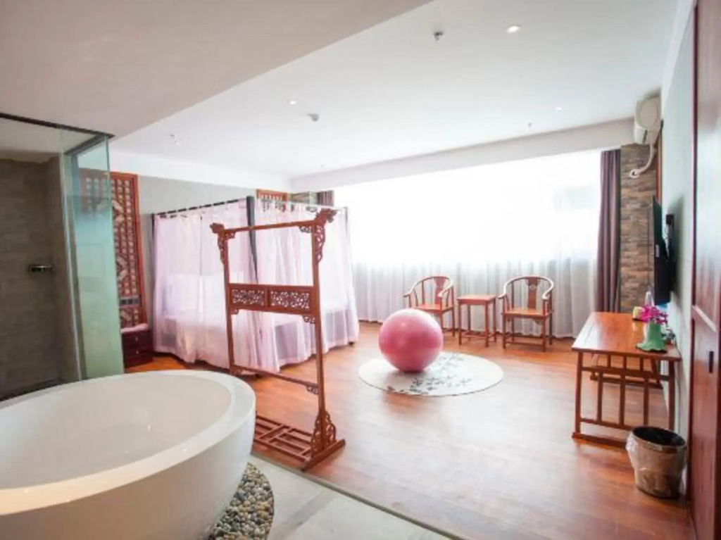 Deep Blue Art Hotel