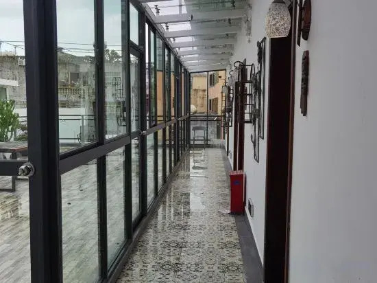 There is an inn in Sanya lane