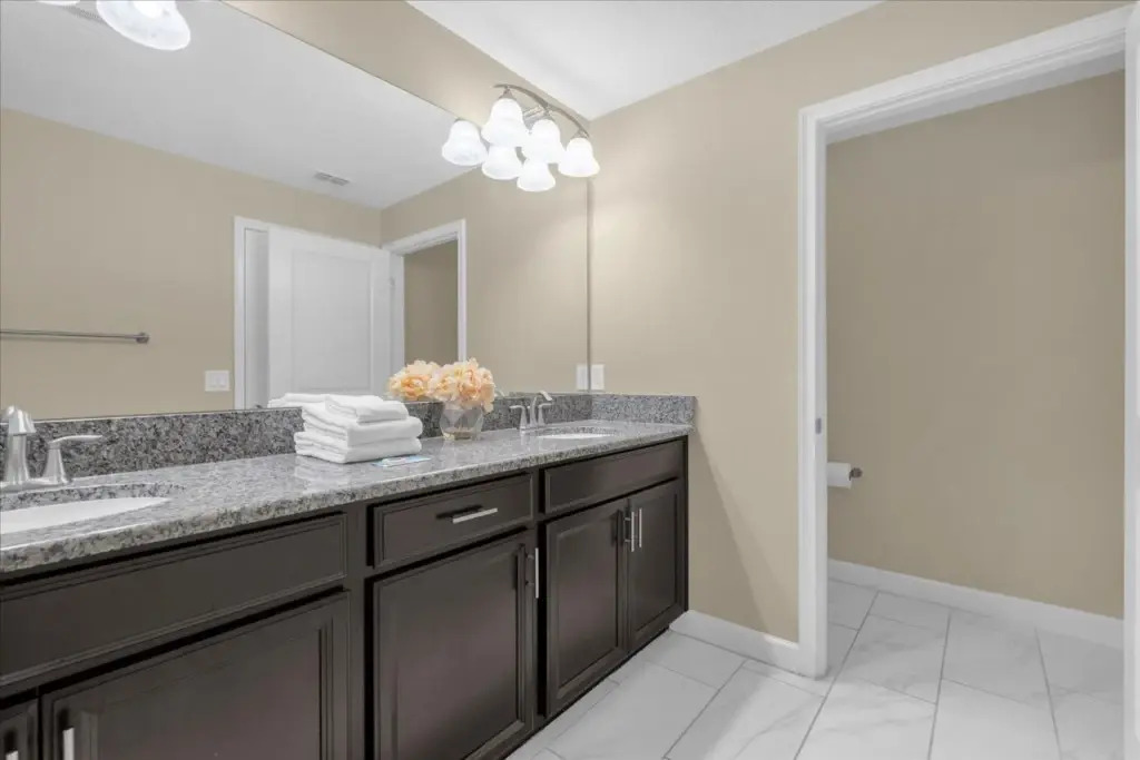 5 Bedrooms 4 Bathrooms Storey Lake 3149 Pp