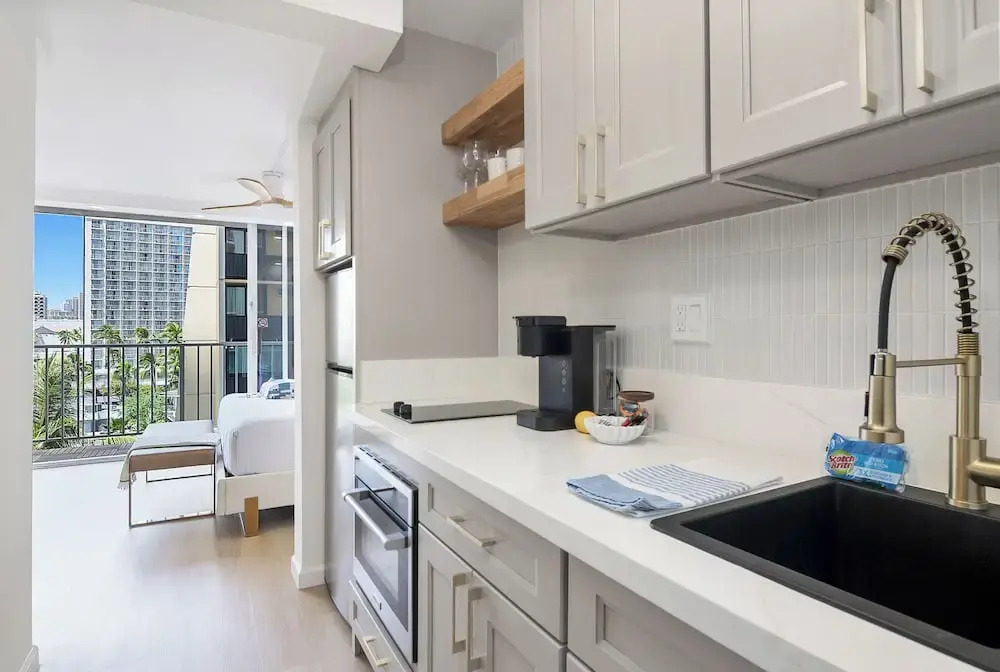 Renovated Pacific Monarch Studio Near Waikiki Beach