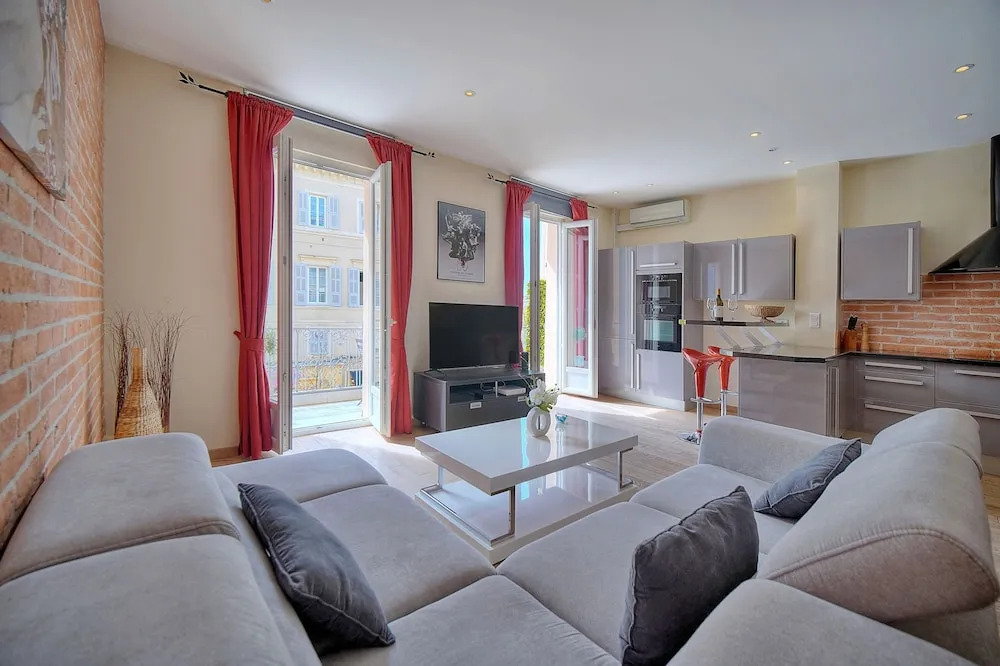 3 pi ces Avec Balcon vue sur le Vieux Port A2b022