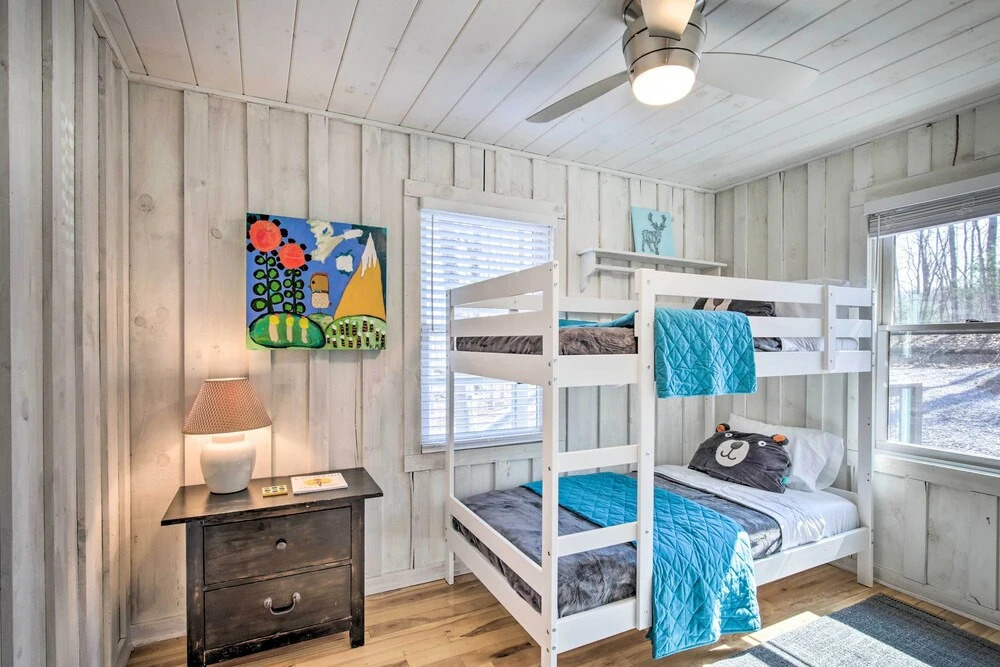 Serene Cabin Getaway w/ 2 Decks + Mountain Views!