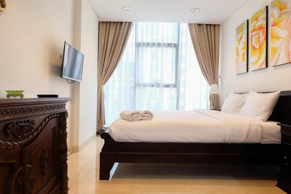 Comfy 2BR LAvenue Apartment By Travelio