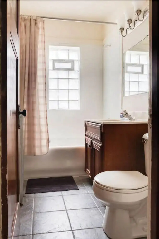 Large Beautiful One Bedroom on Brady St