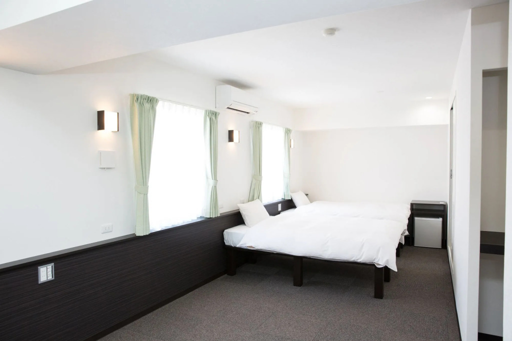 Universal Hotel Reborn