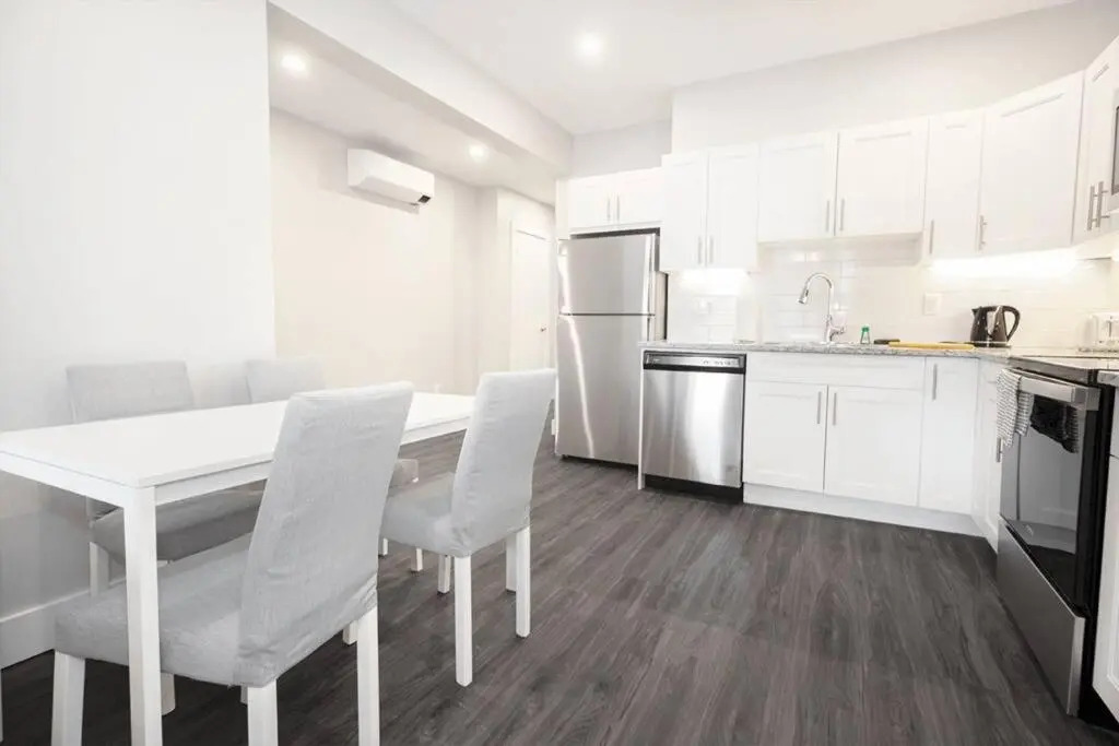 Unique 3BR 2bath Quadplex Free Parking Laundry