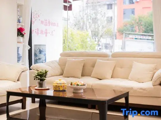 Qingying Flower Homestay (Taoxichuan Cultural and Creative Block)