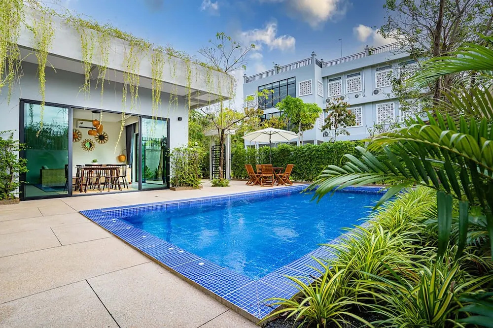 Rainforest Hotel by NSUN