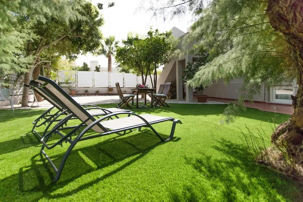 Beachfront Modern Property With 2 Outdoor hot Tubs Only 300m From Restaurants Shops