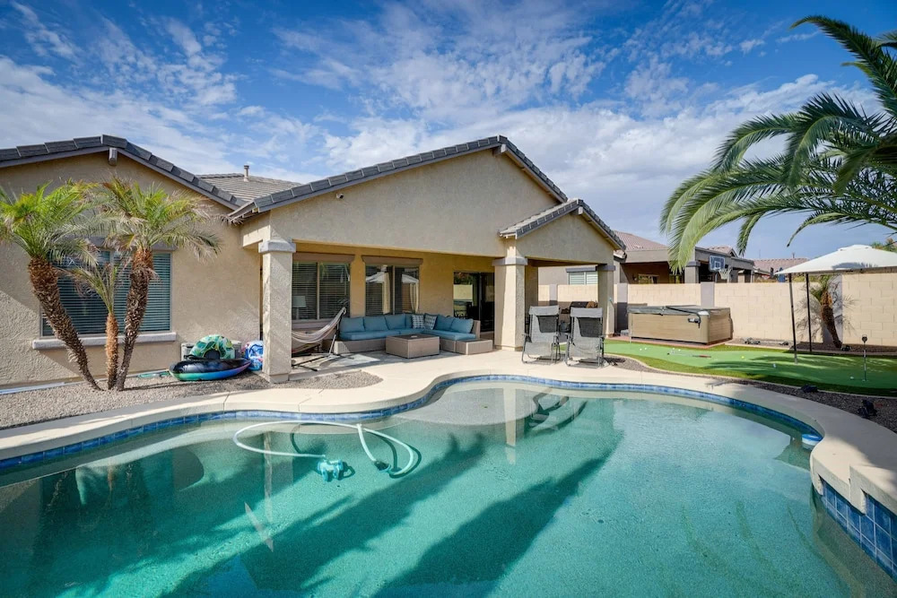 Luxe Surprise Home: Pool, Putting Green & Hot Tub!