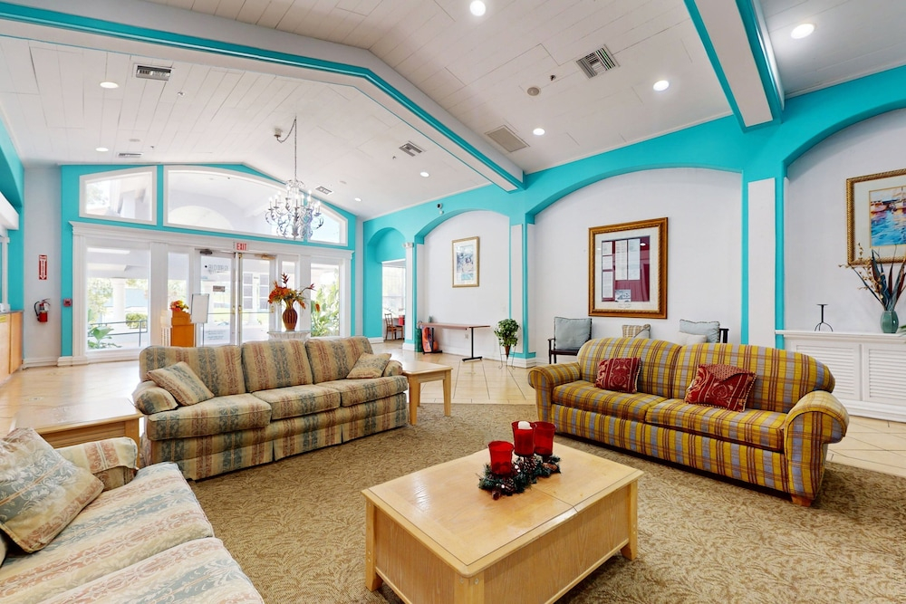 Comfortable Townhome Near Disney With Athletic Courts & Pool Access, Patio, & AC