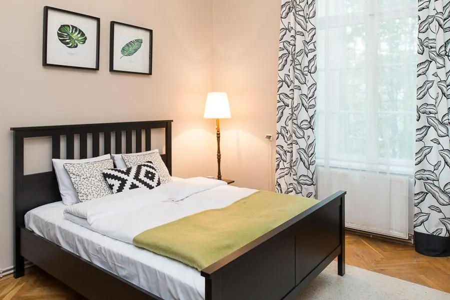 WAWELOVE spacious 3 bedroom apt 1 min to Main Sq!