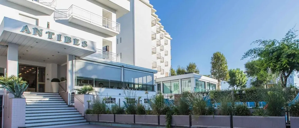 Family Hotel Antibes -50m dal mare