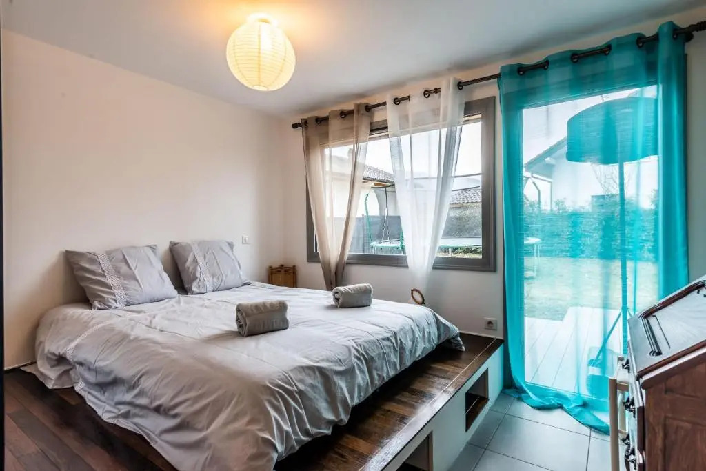 Villa tout confort - Piscine - Montagnes - Lac - Parking