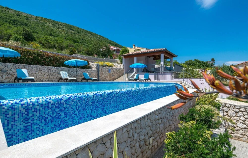 Stunning Home in Ravni With Wifi and 2 Bedrooms