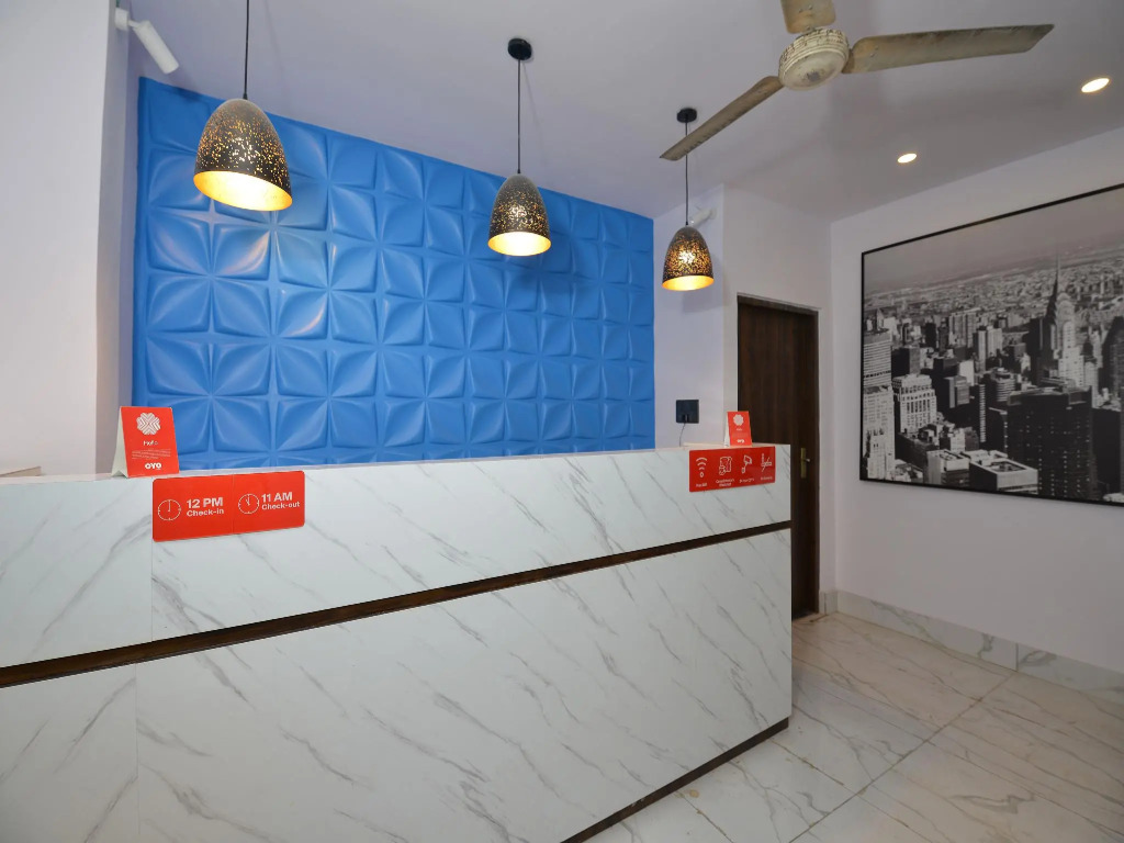 OYO Townhouse 539 Transit Express