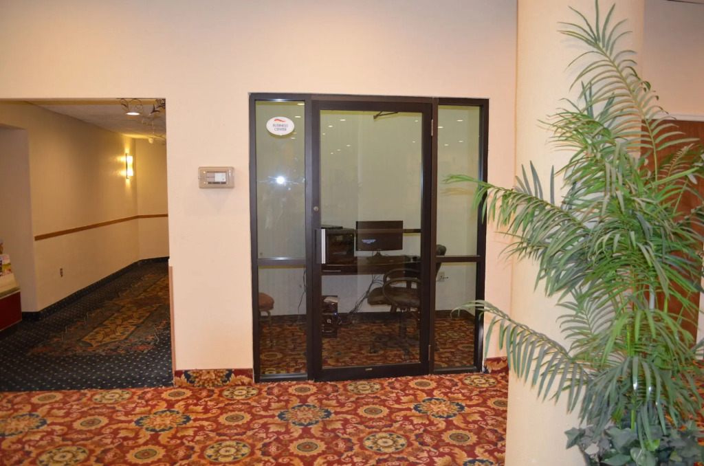 Apm Inn & Suites