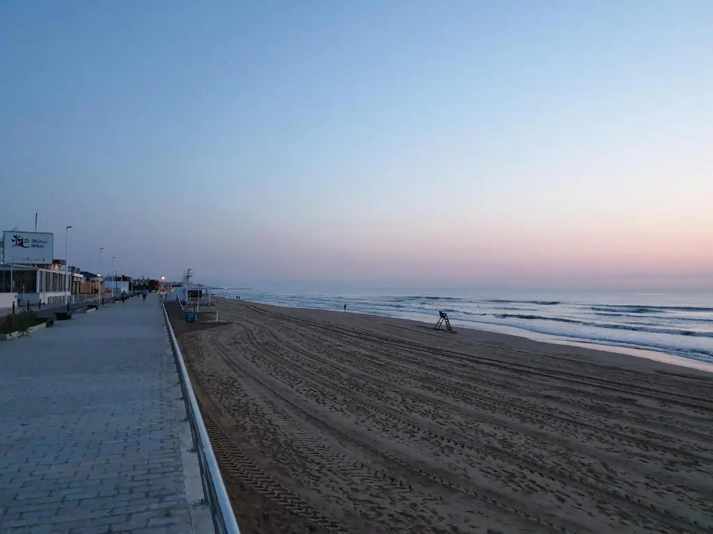 Two Bedroom, Ground Floor, Air-conditioned Apartment 300m from the Beach