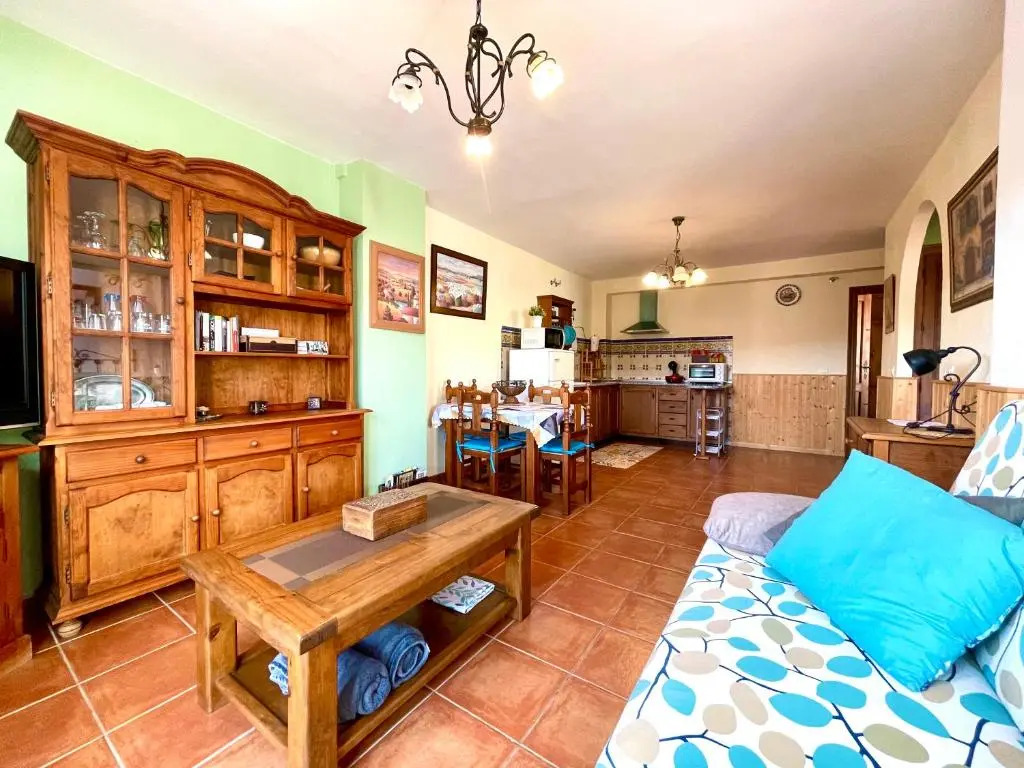 Apartamentos Axarquia 1, terraza privada con vistas a la montaña rio y al mar
