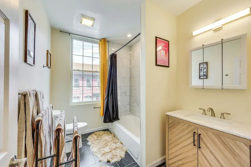 Pittsburgh Home w/ Skyline Views: Walk to Stadium!