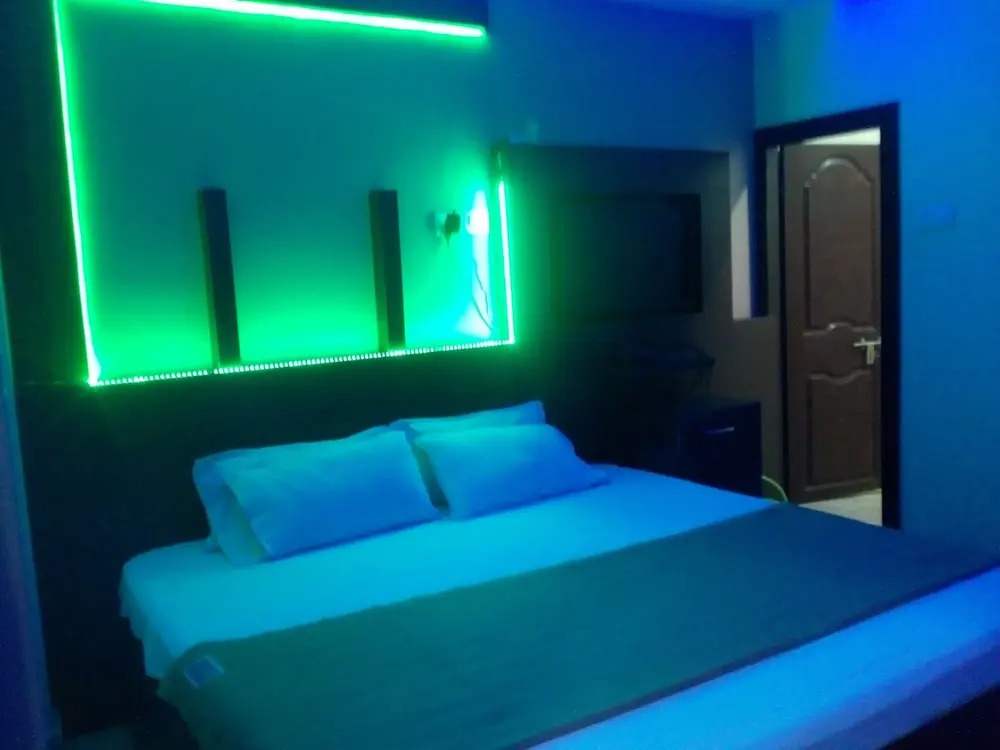 Divya Lodge & Hotel Rooms