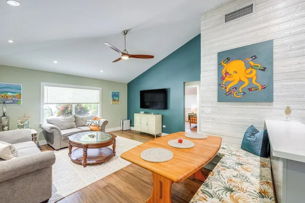Walk to Harry Harris Beach: Modern Coastal Escape!