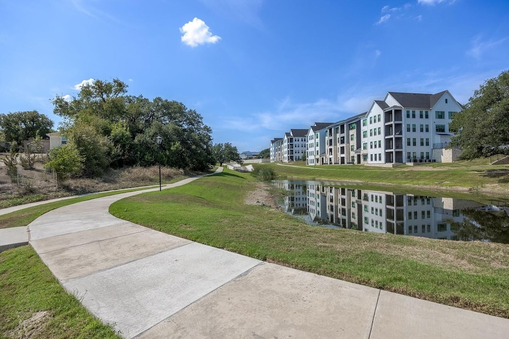 Landing Furnished Apartments - Salado
