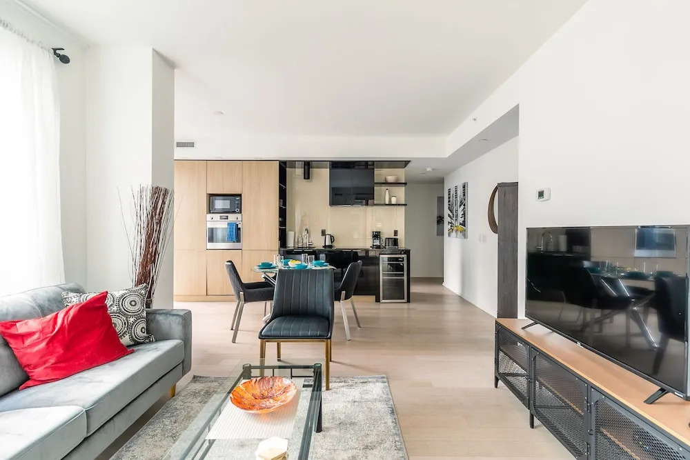 Spectacular Exec 2BR Financial District