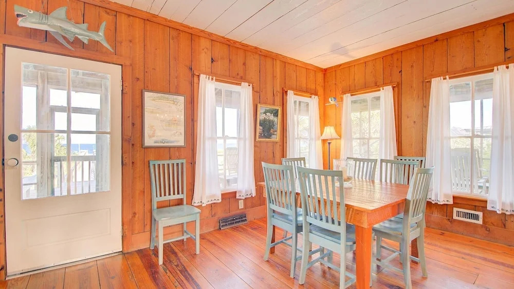 118 Kitchens Beach 9 Br home by RedAwning