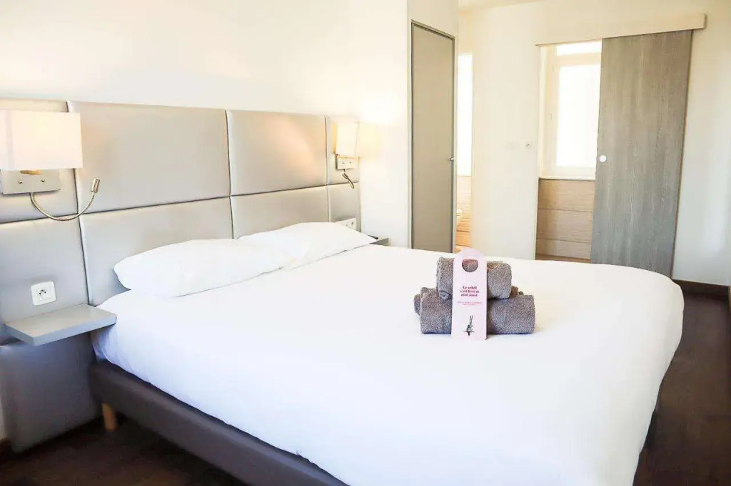 HOTEL AMBASSADEUR