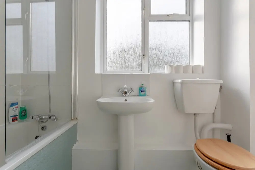 Bright 3 Bedroom Apartment Close To Westfield Shopping
