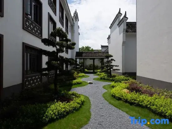 Ninghai Qiantongguzhen Immersing Hotel