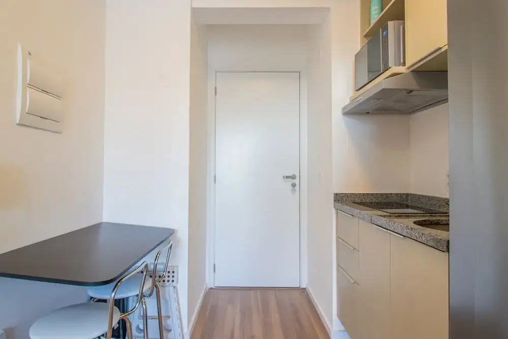 Studio Elegante com Varanda e Tima Localiza o